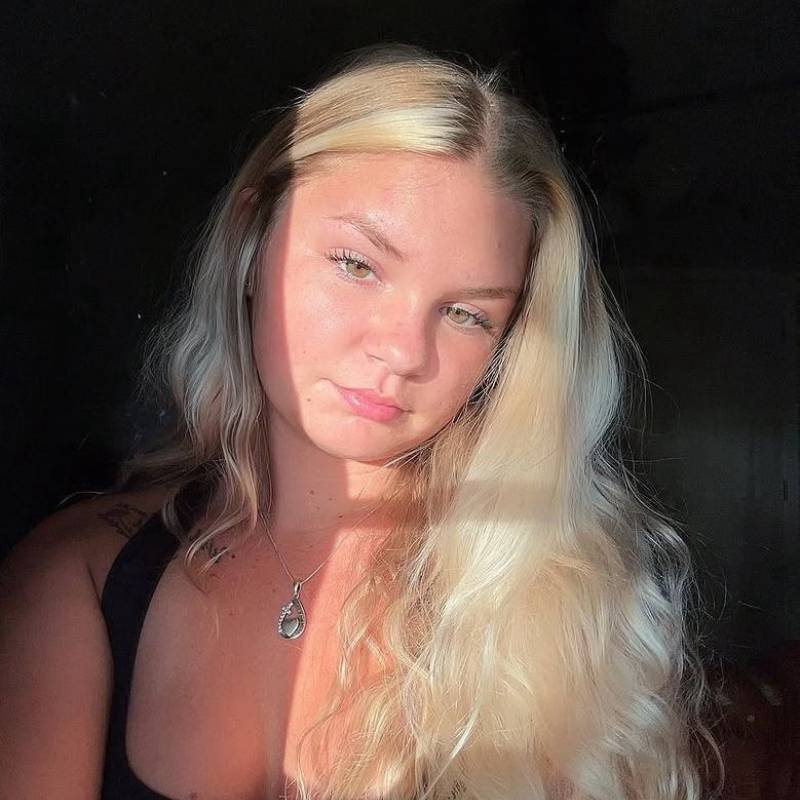 Young Girl Karin 23 from United States