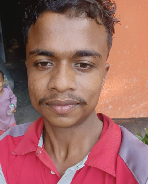 Graziosa Studentessa Monsur 22 from Bangladesh