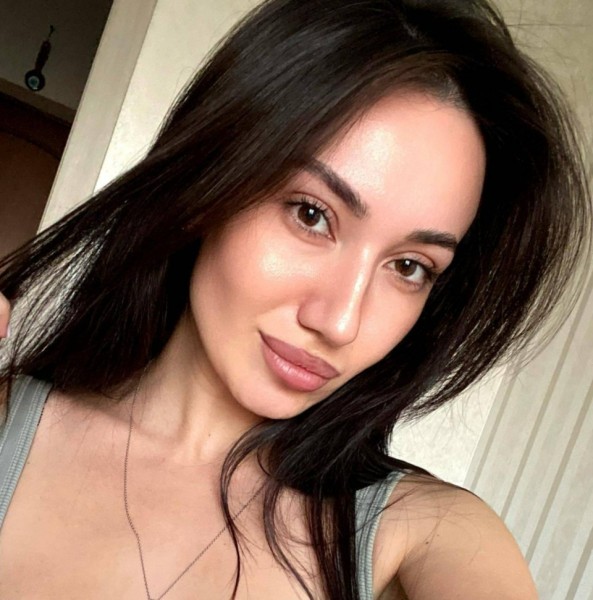 Attractive Lady Jenni 40 from United States
