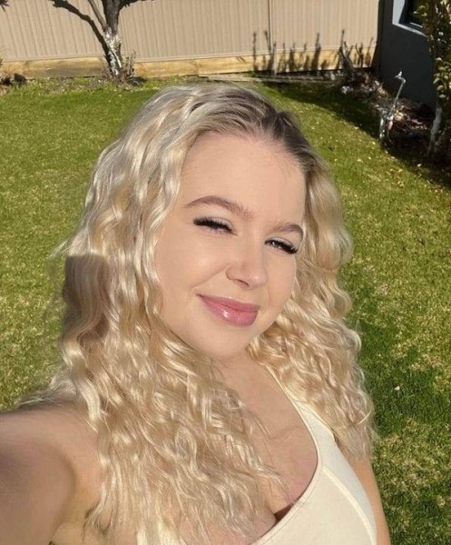 Attractive Woman Mai Makova 37 from Canada