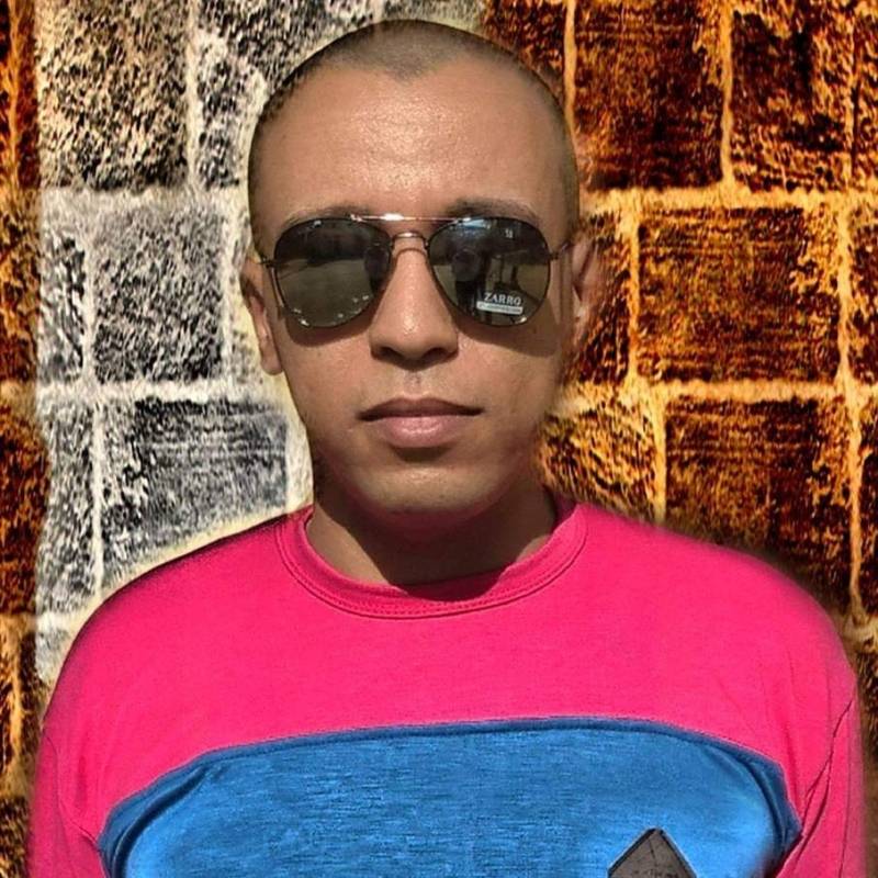 Charmante Gentleman abduo 40 from Egypte