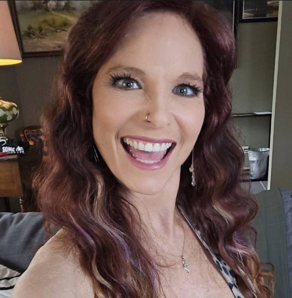 Charming Lady Elizabeth 41 from United States
