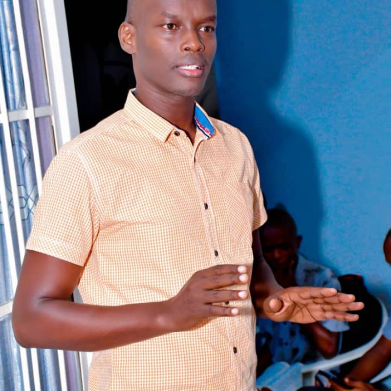 Single Uomo Yves 44 from Burundi
