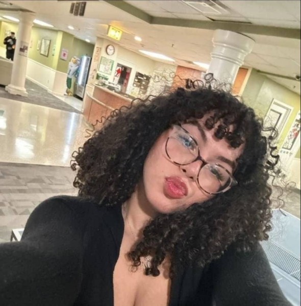 Charming Woman Angela Waste 41 from United States