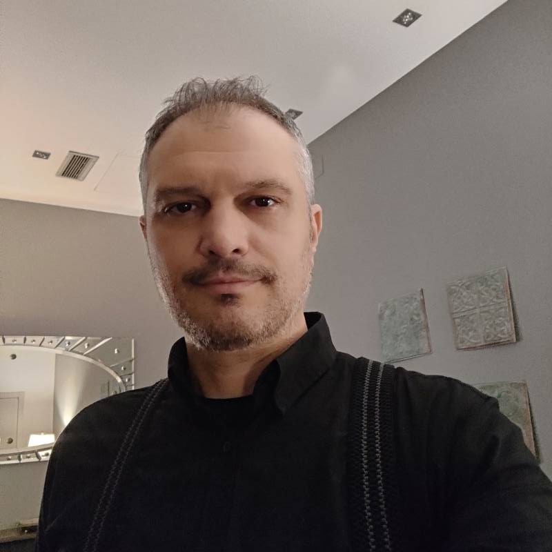 Attraente Gentiluomo Adrian 47 from Italia
