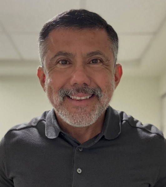 Elegante Homem Daniel Florin 56 from Equador