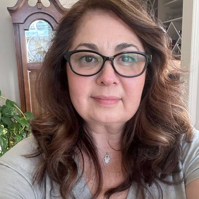 Attractive Lady Caroline 40 from United States