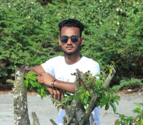 Hermosa Hombre Adil Jahid 26 from Bangladesh