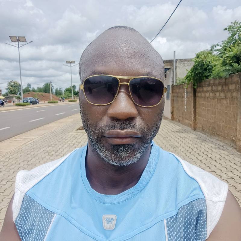 Attraente Uomo Madess 49 from Benin